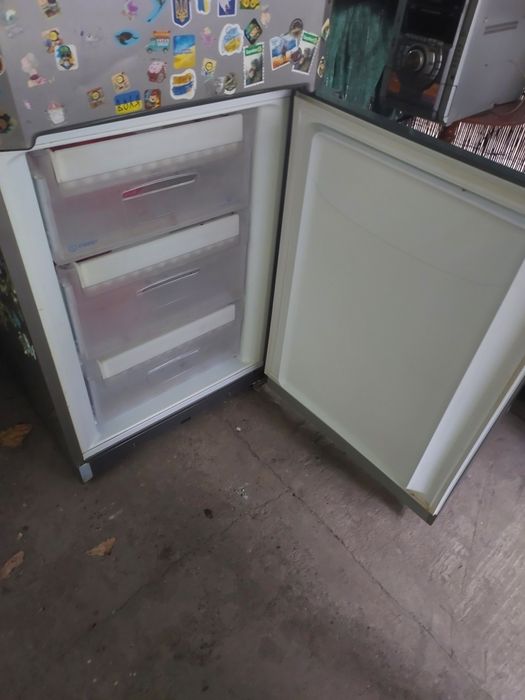 Продам холодильник Индезит