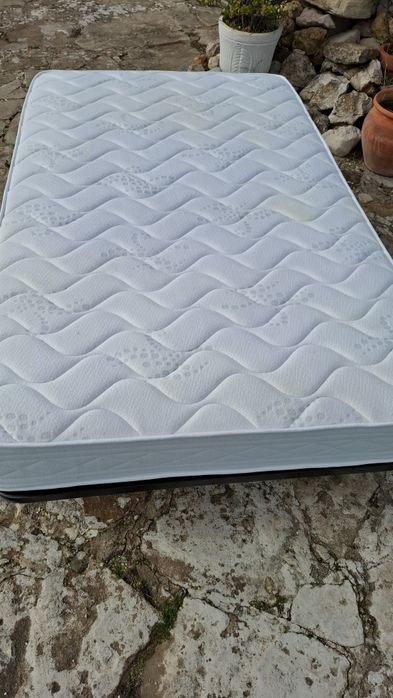 Cama corpo e meio em excelente estado!