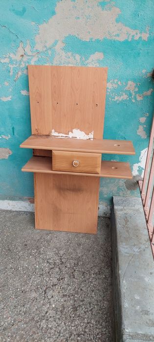 Продам поличку у нормальному стані