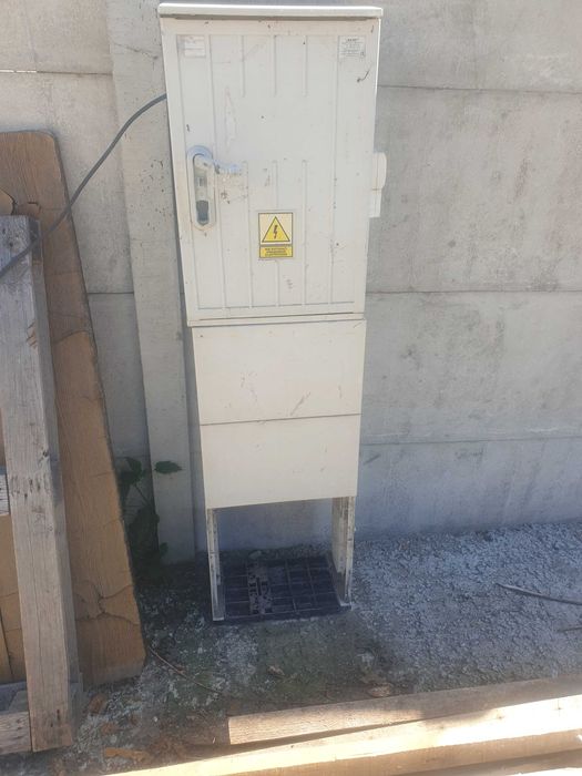 Skrzynka elektryczna budowlana uzywana