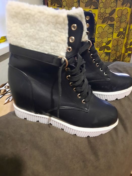 Осінні ботинки жіночі