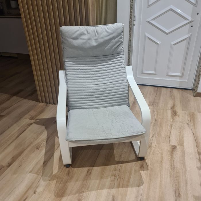 Poltrona com almofada.