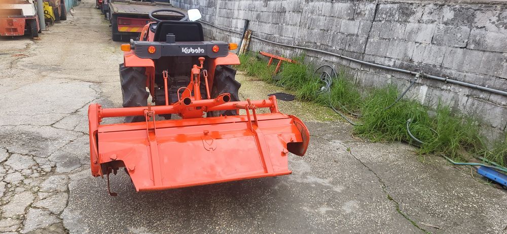 Tratror kubota  a 13 com frese