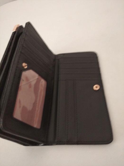 Carteira nova de cor preta