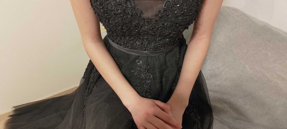 Piękna sukienka z aplikacjami