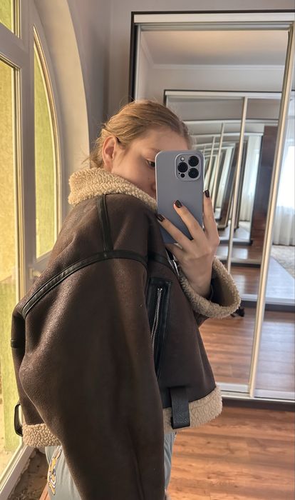 Дублянка Zara в розмірі Хл. Вкорочена, в красивому кольорі.