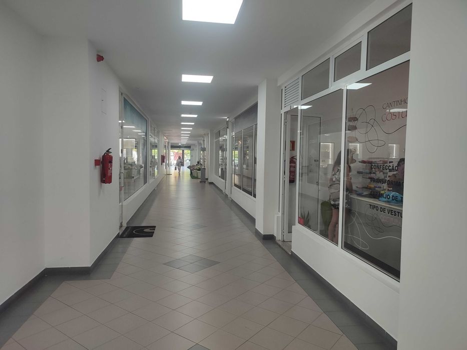 Espaço Comercial na Rua 1.º de Dezembro em Paredes