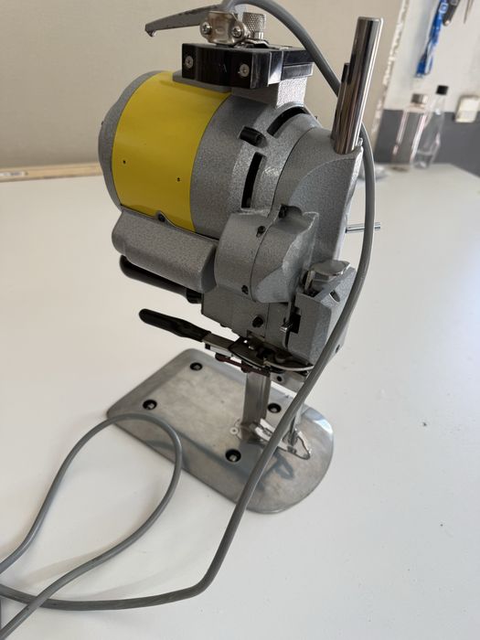 Vendo maquina  de corte nova, pouco uso