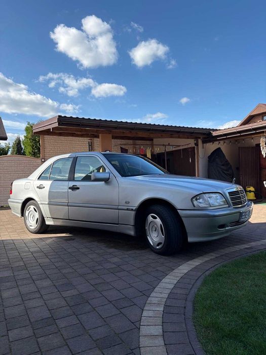 Mercedes-Benz W202