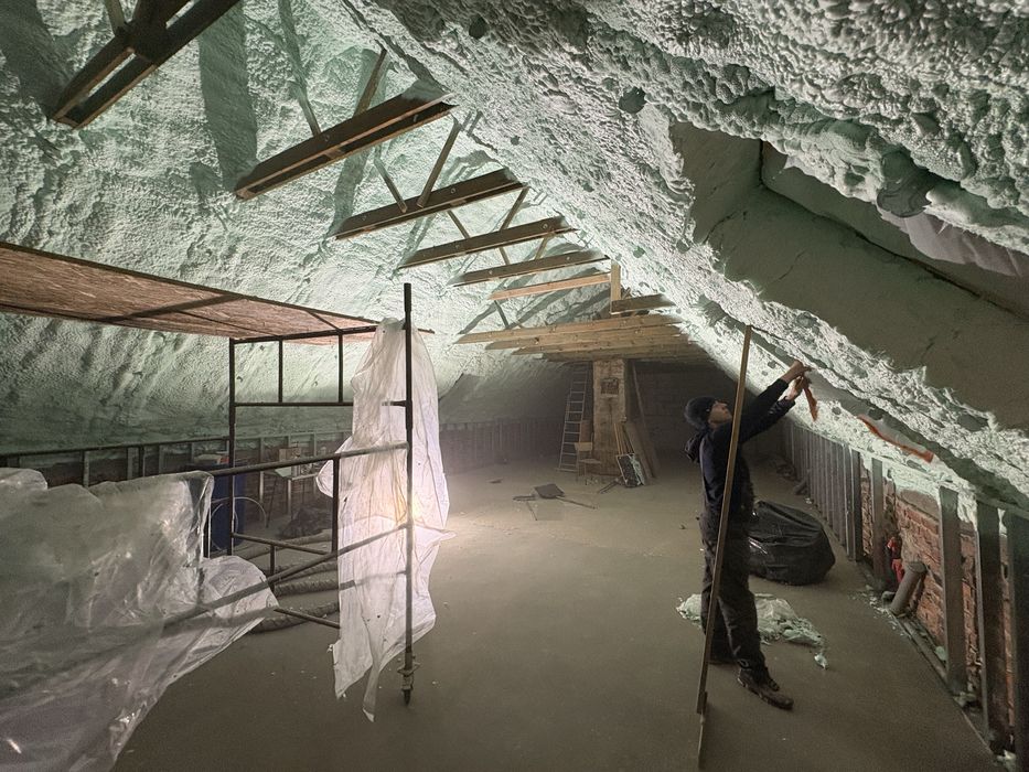 Ocieplenie poddasza,docieplenie,izolacja pianą pur,izolacja natryskowa