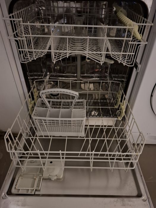 Frigorífico e máquina de lavar louça