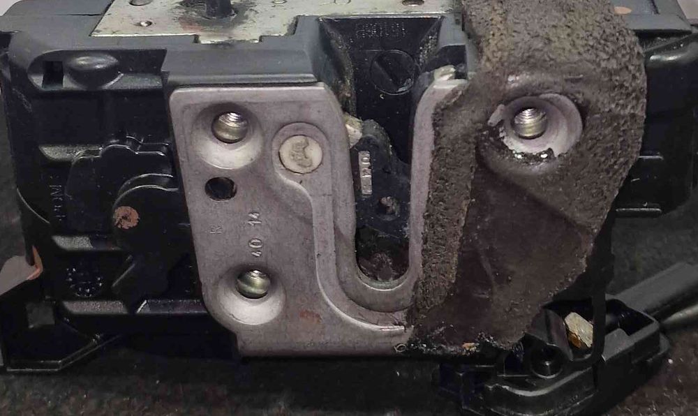 Fechadura / Fecho Porta Trás Direito RENAULT MEGANE III Hatchback (BZ0/1_, B3_) ano 2010