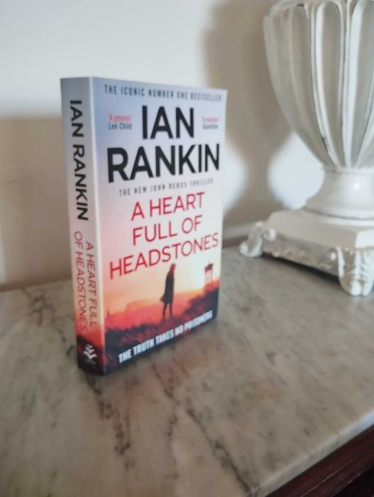 Livro "Heart Full of Headstones" Ian Rankin