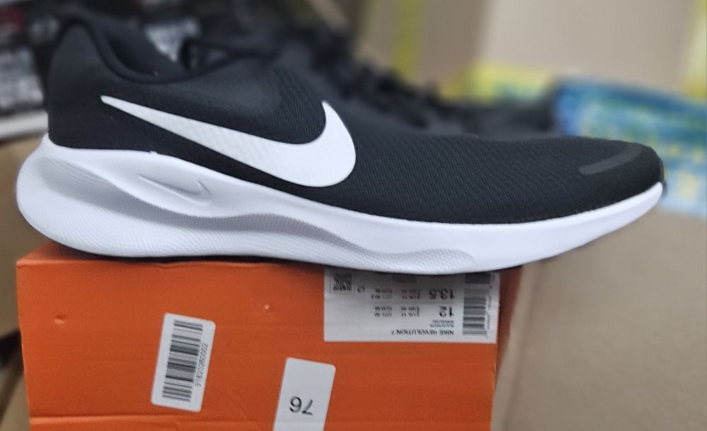 Кросівки NIKE REVOLUTION 7. Розмір 46