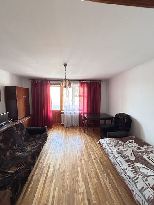 ВЕЛИКА 3 кім. квартира у тихому районі Д