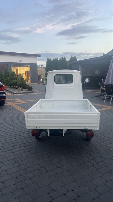 Piaggio ape prosecco van