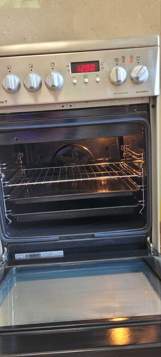 Плита електрична Electrolux ( Варильна поверхня + духовка)