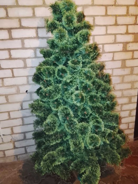 Срочно продаю Новогоднюю ёлку.