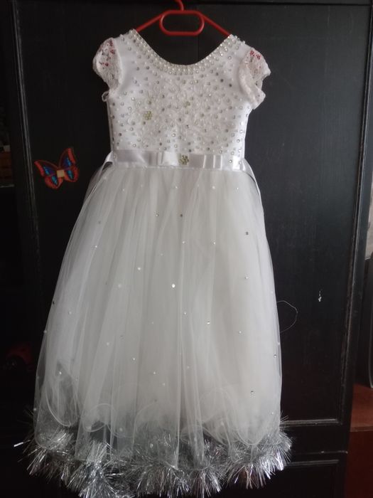 Продам платье 6-8лет