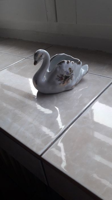 Łabądź z porcelany
