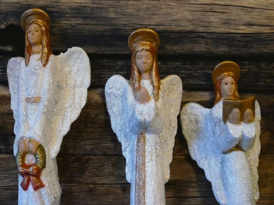 Três Anjos Altos Estilizados