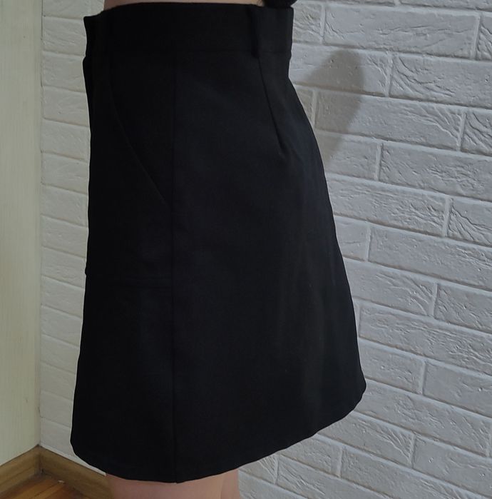 Чорна шкільна спідниця