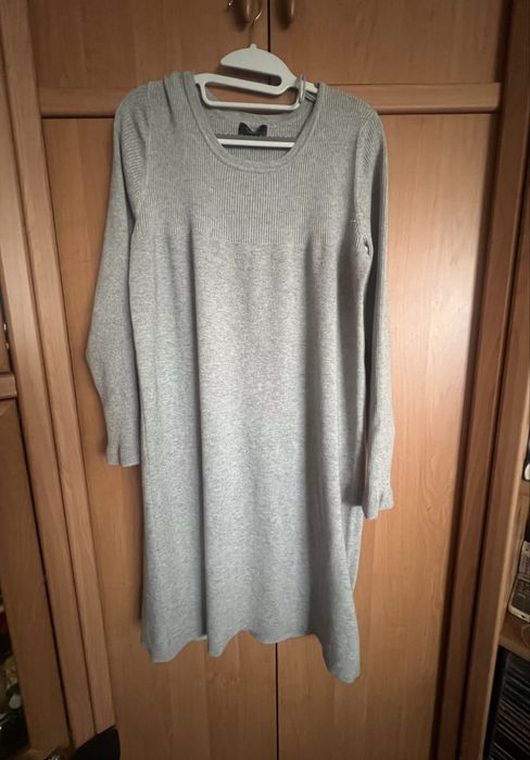 Продам     сукню