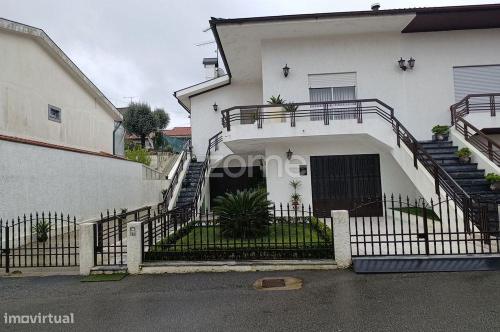 Moradia Geminada em Ponte - Guimarães