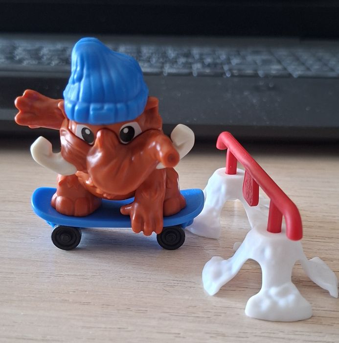 Kinder maxi , кіндер максі  іграшка мамонт серія мамонт