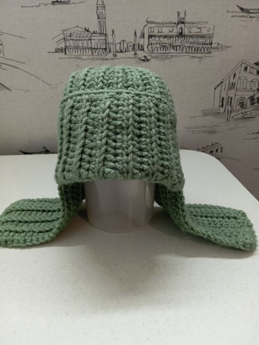 Шапка ушанка в'язана ручна робота.