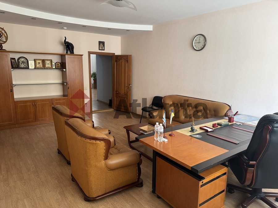 Продаж окремої  будівлі з територією в центрі Чорноморська. код 493911