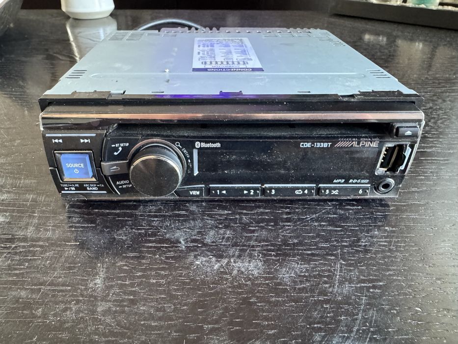 Rádio Alpine CDE-133BT