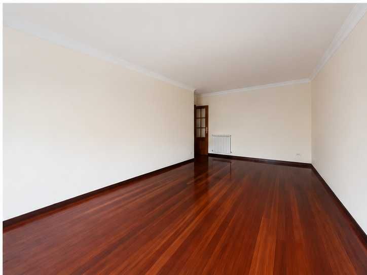 Aluga-se Apartamento T2 com Lugar Garagem e Arrecadação
