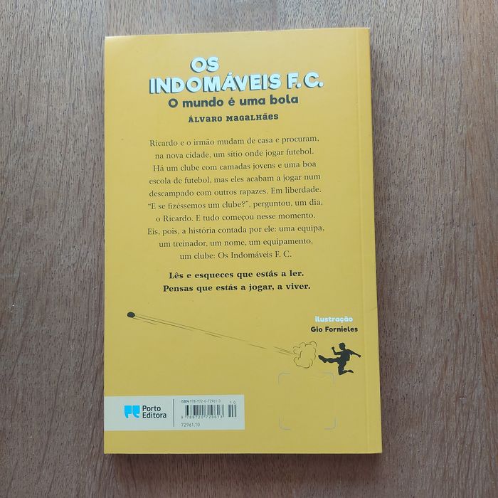 Livro "Os Indomáveis F. C. O Mundo É Uma Bola"
