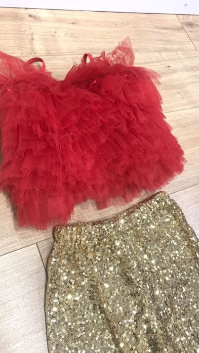 Яркий карнавальный костюм на девочку