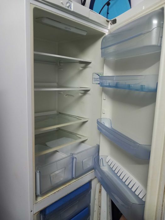 Frigorífico combinado Indesit