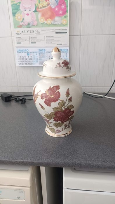 Vaso ornamental com tampa