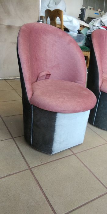 pufa z oparciem i schowkiem