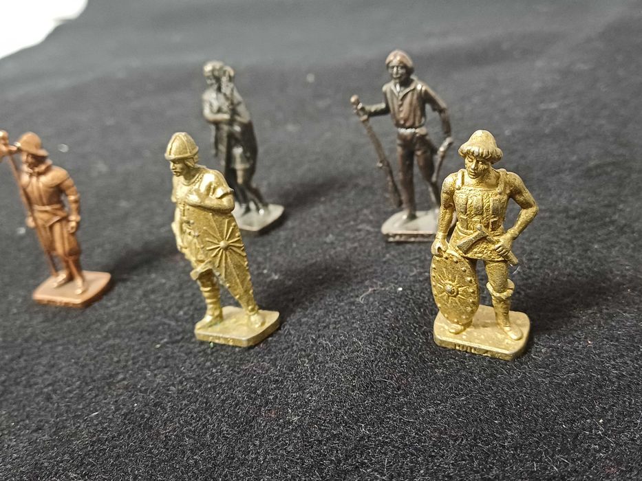 Figuras em metal 6 unidades