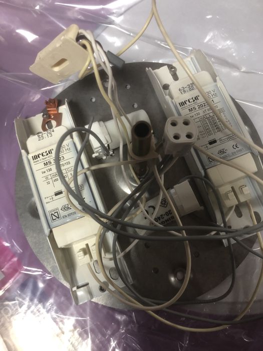 Candeeiro de teto em percelana