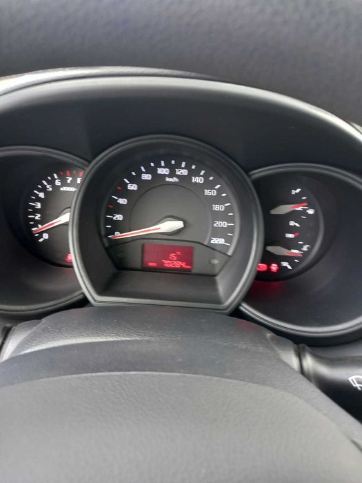 Kia Rio em ótimo estado