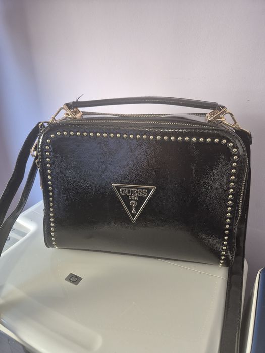 Torebka lakierowana Guess