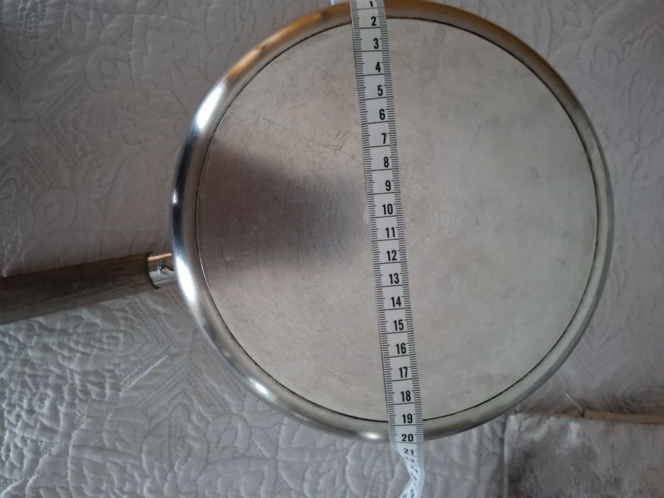 Tacho em inox e panela em ferro