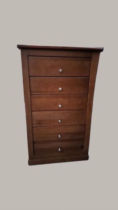 Camiseiro em madeira