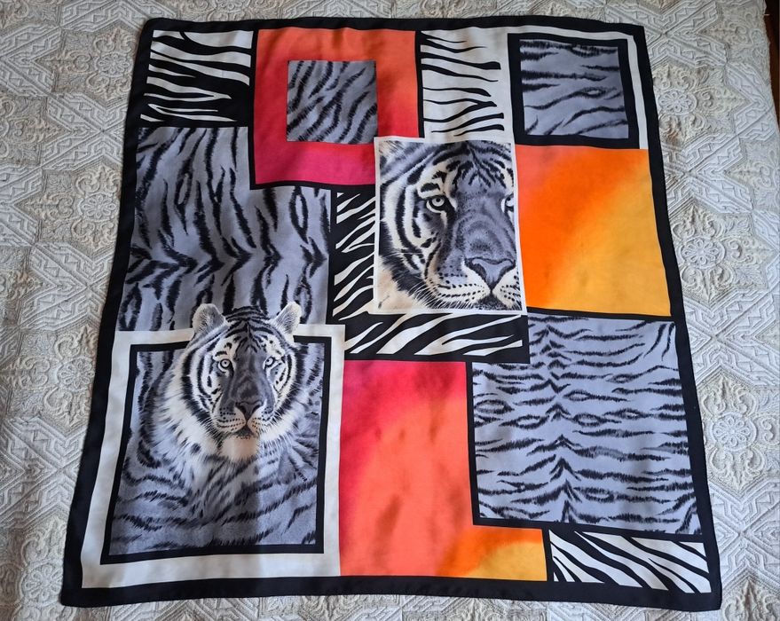 Тигри з великими очима. Шовк.