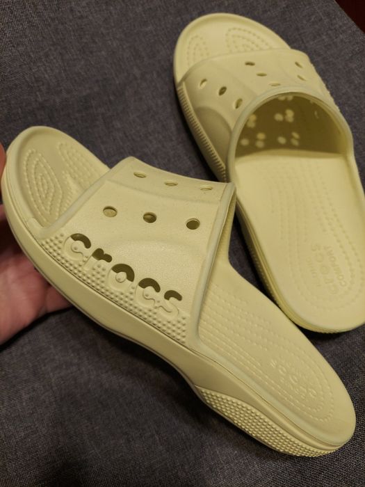 Crocs  M4  W6  crocs
