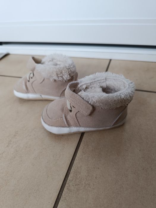 Buciki niemowlęce niechodki 6-9 miesięcy 12 cm 18/19
