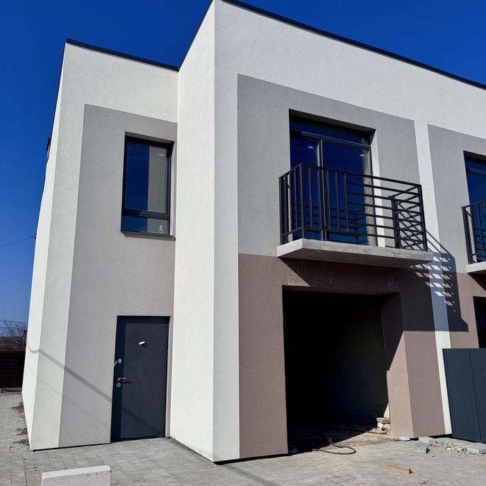 Продається готовий кутовий таунхаус з ділянкою 3 сотки у Крихівцях