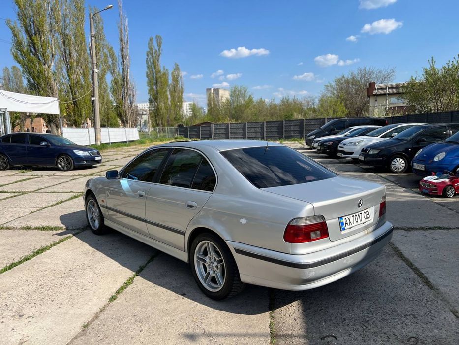 Продам BMW  523I