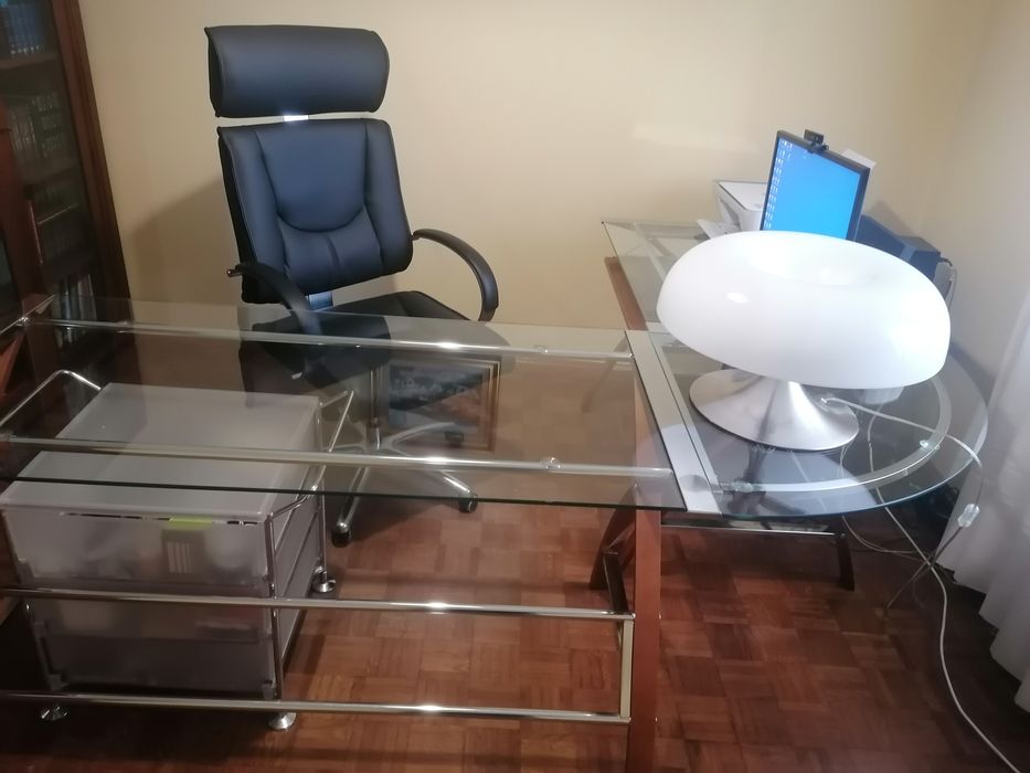 Mesa de escritório de vidro
